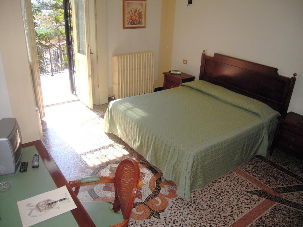 Villa Viola Tortona Room photo